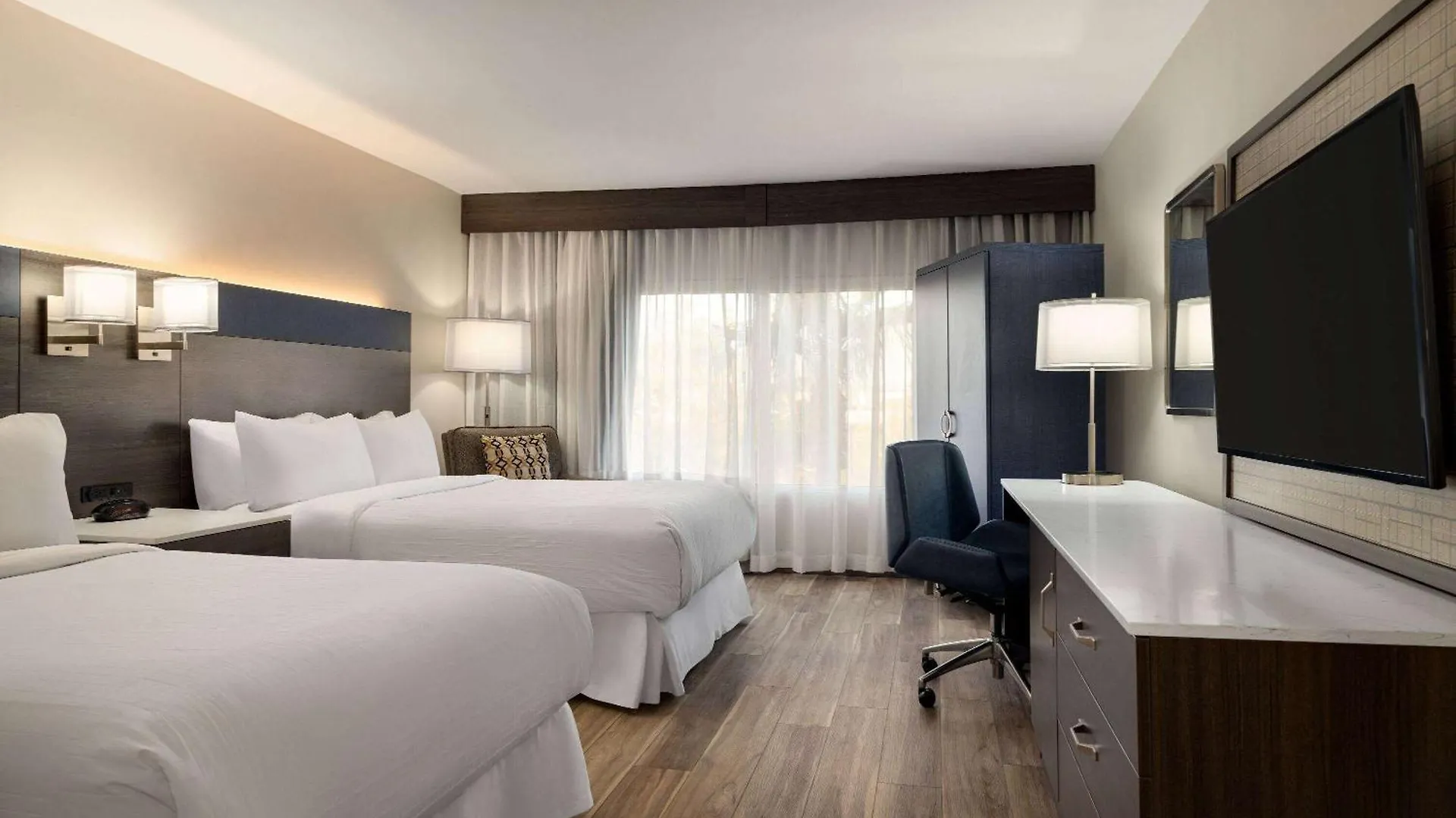 Wyndham Phoenix Airport - Tempe 3*,